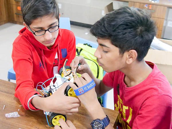 Best-Higher-Secondary-School-Ahmedabad-Atal-Tinkering-Workshop-Competition-and-Exhibition-27.jpg