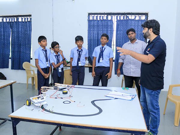 Robotics-Competition-by-STEMpedia-and-STEMians-20.jpg