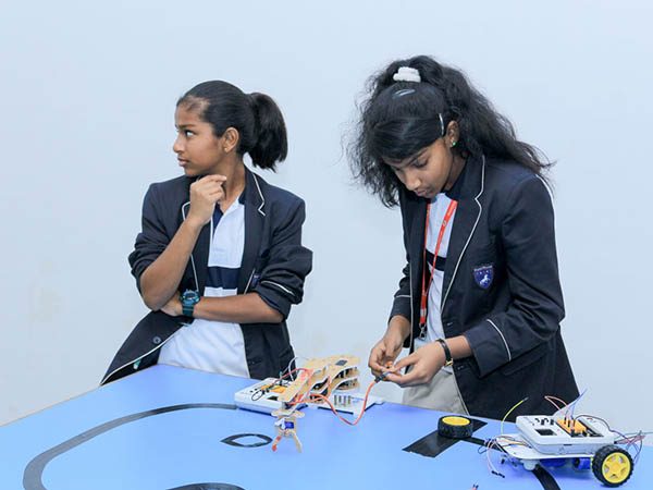 Robotics-Competition-by-STEMpedia-and-STEMians-26.jpg